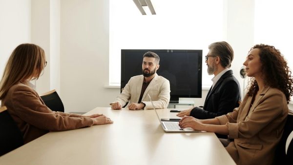 How Crowd Energy Pushes Teams Through Difficult Moments